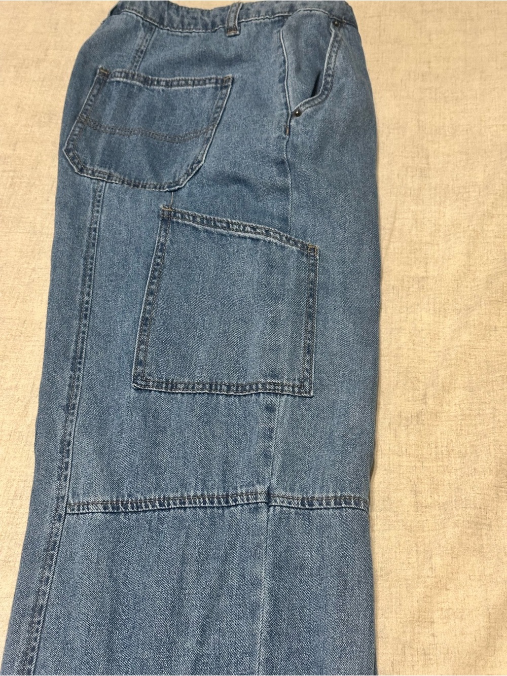 Wide-Leg Patch Pocket Denim Jeans in Blue